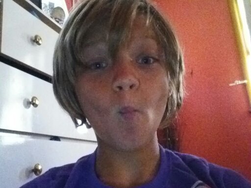 Hey I'm Carly ! My awesomely weird sister is @SamDermond !