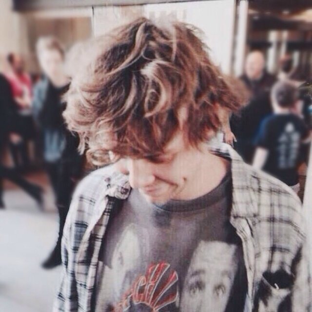 Sorry if i make you have heart attack, don't hate us :). Follow @curlyhairedgxrl and @rewakening :) xx. (Ask for a fback from our personal account)
