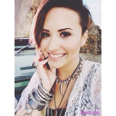 justin bieber||demi lovato aka lifesaver. i saw demi lovato in 050613.♡ tvd.