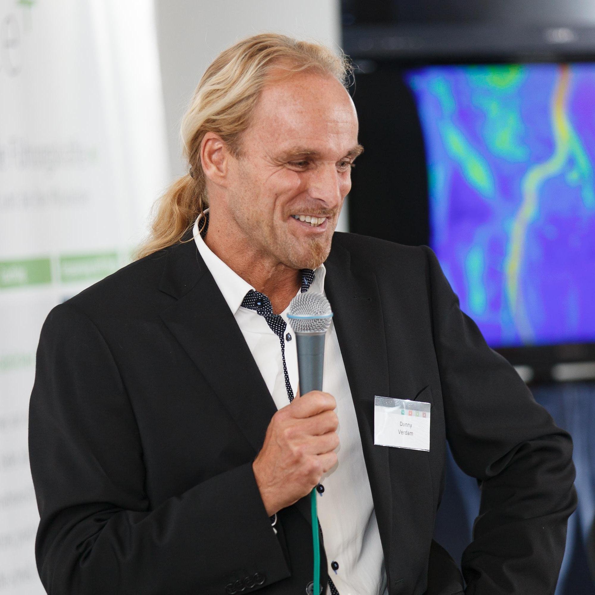 wuestenschiff's profile picture. Ein Schritt weiter als unendlich…“