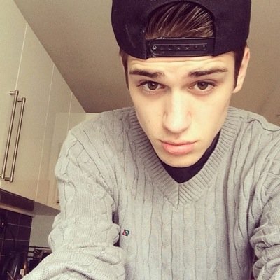 Boy belieber | 8teen | single |