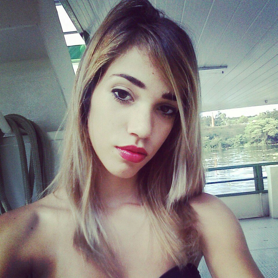 Sou uma garota bem animada,amo esportes