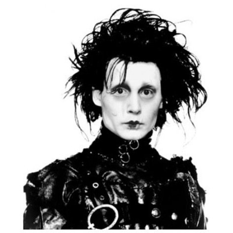 [Cambio a pj's de Tim Burton seguido]«El hombre manos de tijera. Quizás siempre estaré sólo... Tijerazo por aquí y tijerazo por allá. ¡Touché! »