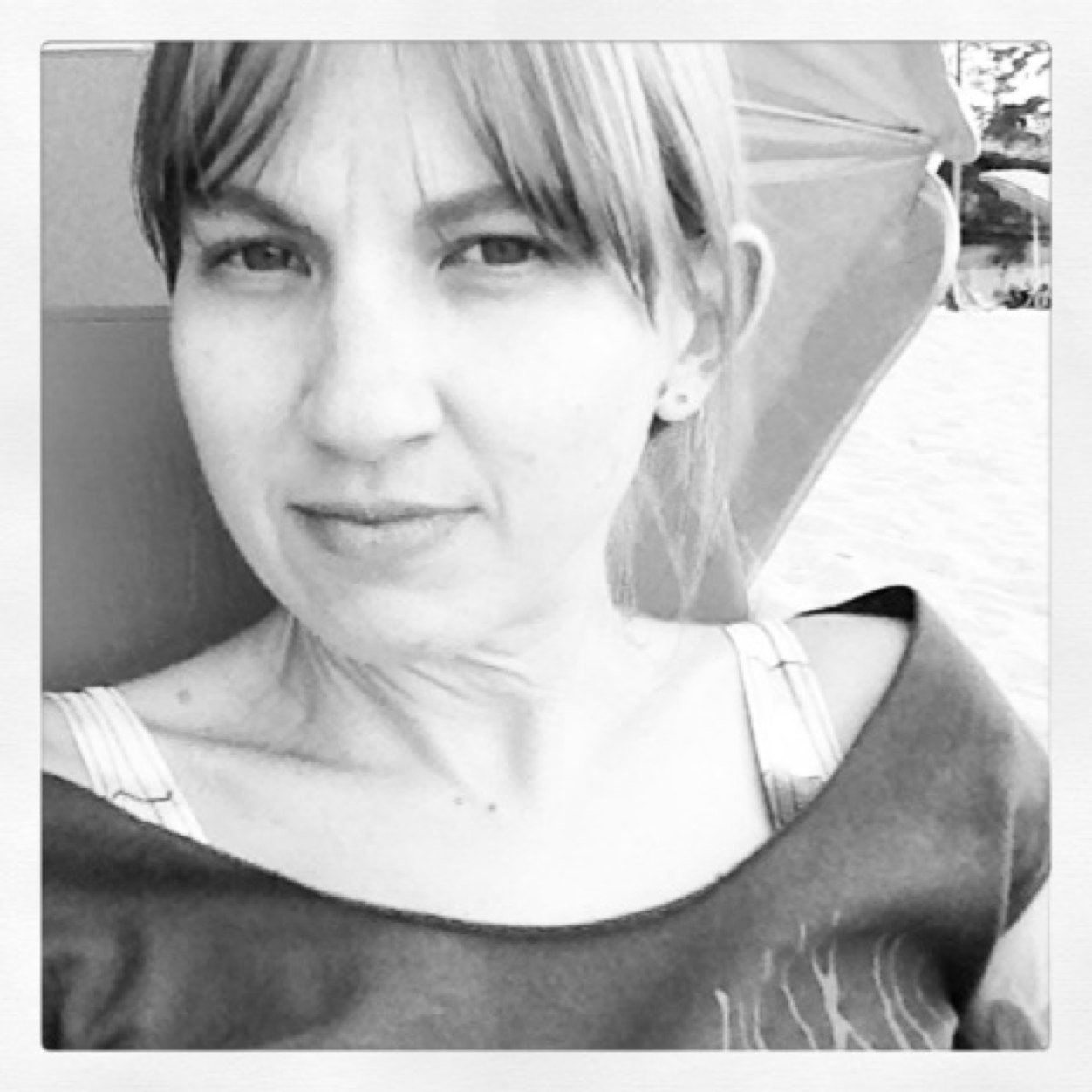 Chicago native living in beautiful Lake Tahoe! Jewelry Artist • Photographer • Reiki • Adventureous PiXiE http://t.co/DMrCFryHav Living the dream & loving life!