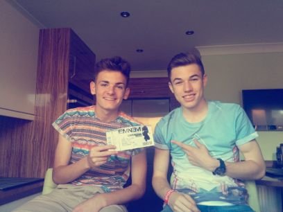 MrVlogTK's profile picture. YouTube Vloggers.