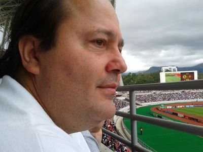 Porteño de nacimiento, de sangre alajuelense y saprissista por decisión, Siempre Marista y lector asiduo