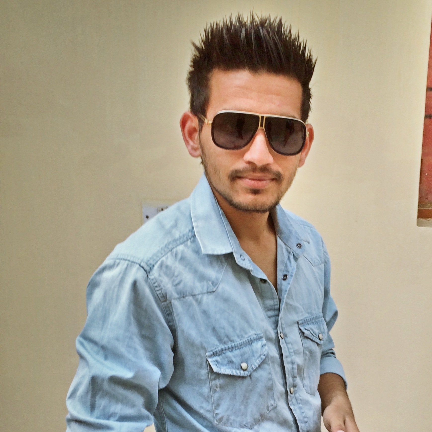 born punjabi,love to hangout,like talking to new pupil,love making frnds.kik:- ishubh..insta:- jattgram