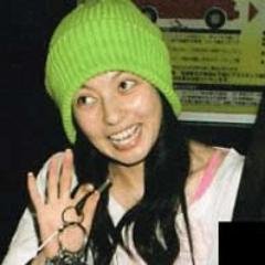 すっぴんの芸能人を大暴露します。さて、アイコンの写真は誰のすっぴんでしょう。