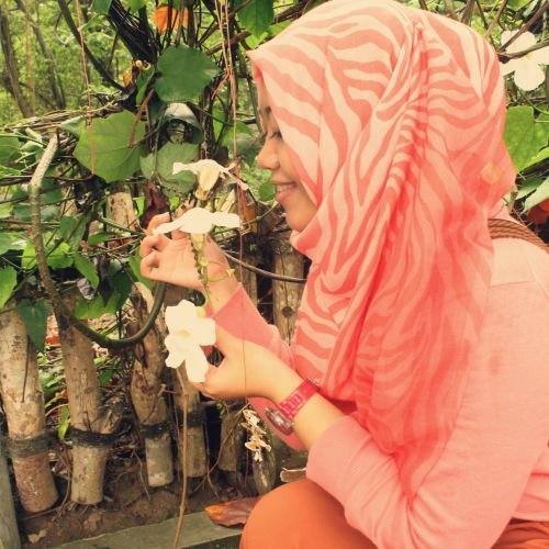 gitarexa's profile picture. Keep your eyes on the stars and your foot on the ground :) | @designITS | BEM FTSP ITS 13/14