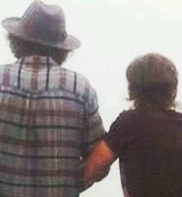 hii, you are so fucking beautiful. check out my fanfic (link under this) if you're interested. and follow @thrustlarry bc she gave u this free follow xx