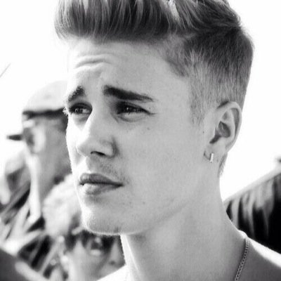 Justin Bieber||Siamo la generazione di amici a distanza perche i nostri sorrisi sono piu sinceri tramite telefono che nella realta.||Yovanna è solo mia,iloveu.
