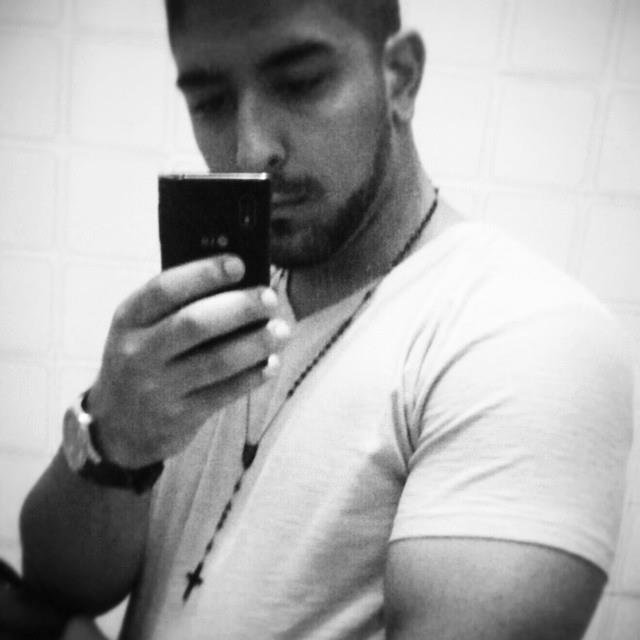Sou aquele que Deus abençoou, que cresceu sonhador, com alma de guerreiro, e no Rosto a felicidade de ser quem sou!