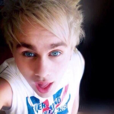 hi! 
 @punkcliffrxd 
gave you a free follow, so please follow her back! thanks and ily!