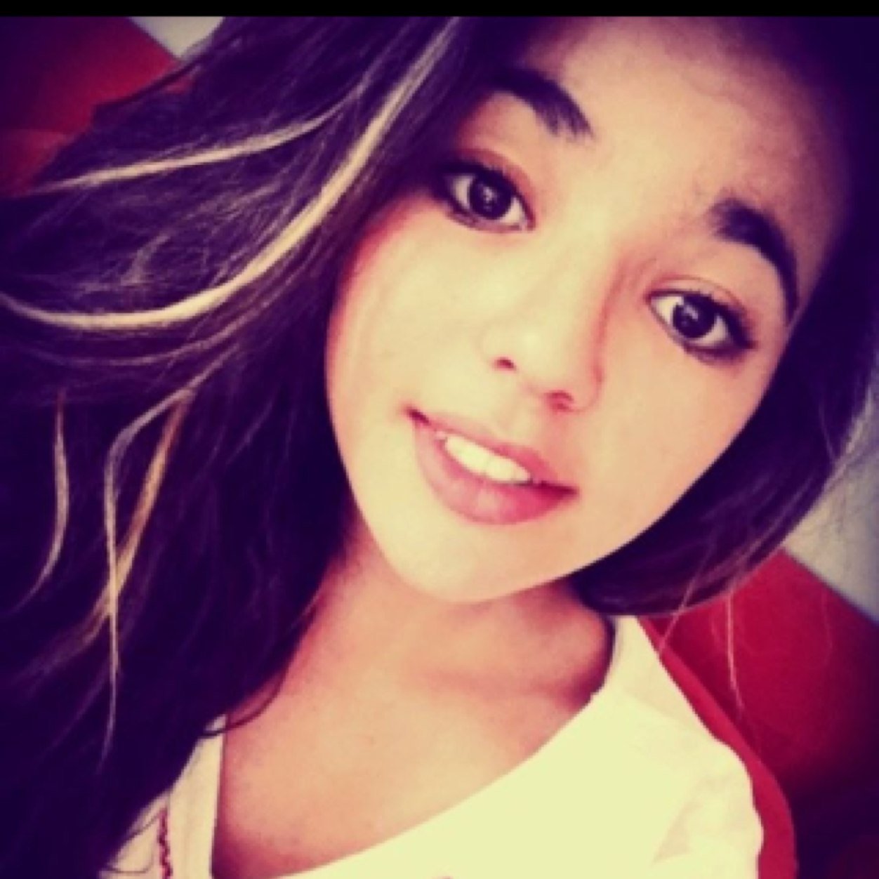 Pas besoin d'autant de place pour vous dire que ma vie se resume a sortir , skater , surfer.✌ Moi c'est Nora , 16 ans. ❤