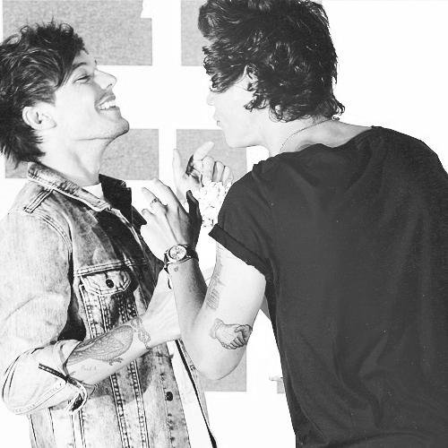 PODERIA DAR UMA OLHADA NA MINHA FANFIC? E ADD NA BIBLIOTECA SE GOSTAREM E SABER ATT OBRIGADO http://t.co/CjFp7zeDQg