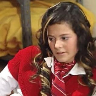 Olá sou Bianca Delay estou no 2º ano do elite way shool minhas melhores amigas são Agustina e Lola sou uma garota rebelde ♥ eu amo o maurício ♥