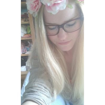 8 teen || werkende bij La Place || studerende aan Onderwijsassistent ♔