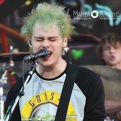 free follow from @the5sosdonut