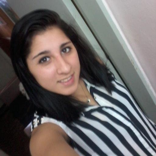 el amor no necesita ser entendido , solo necesita ser demostrado..... :P