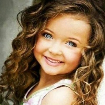 •Daddy:@Fauxingmahone •Mommy:@itsLindyWatscn •*hold up seven fingers* •Pinky