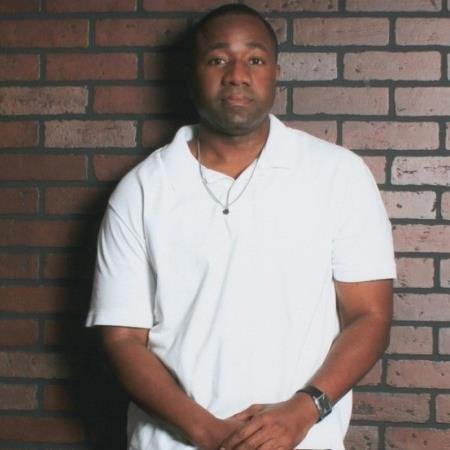 md_w1ll1ams's profile picture. Author of debut novel SURPRISES