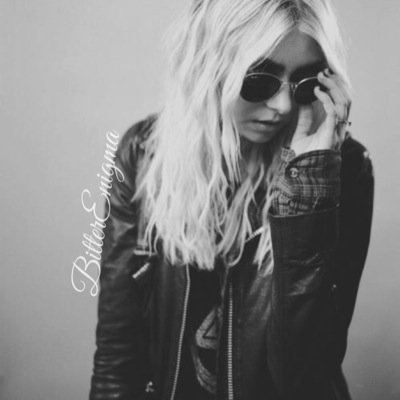 ↛ Not your average bottle blonde. ↚