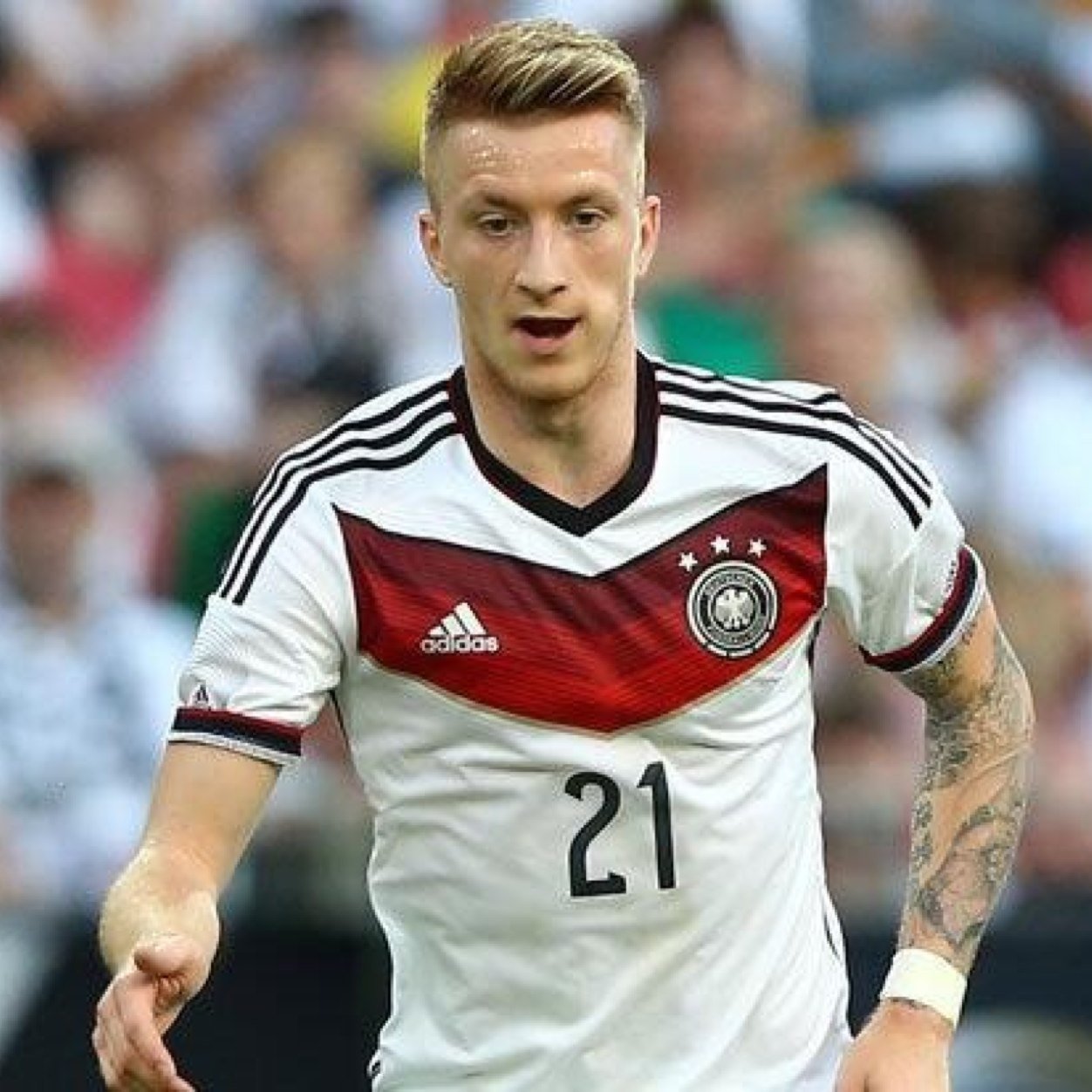 Tweeting you the latest, breaking news got to do with Borussia Dortmund and Marco Reus, the @BVB and @DFB_Team_En football star.