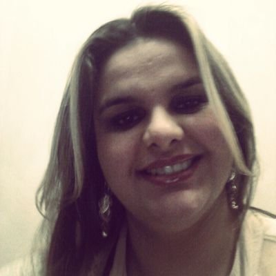 Quem quiser vencer na vida deve fazer como os seus sábios: mesmo com a alma partida, ter um sorriso nos lábios.