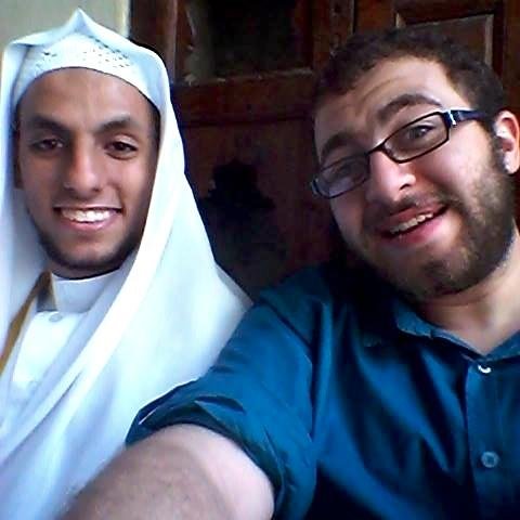 في الجهلِ قبل الموتِ موتٌ لأهلهِ ... فأجسادهم قبل القبورِ قبورُ، وإن إمرءٌ لم يَحيَ بالعلم ميتٌ ... فليس له حتى النشورِ نشورُ