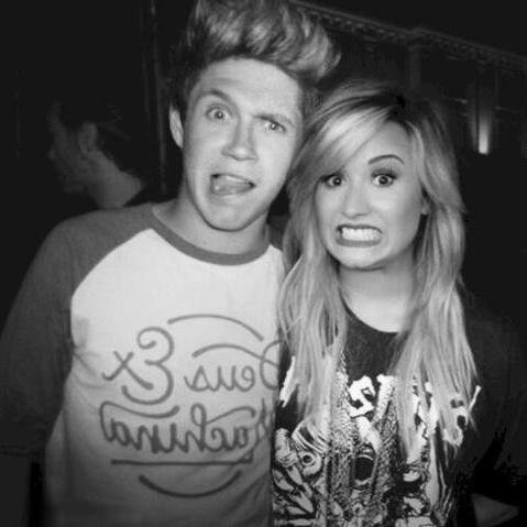 Luua_Piradaaah's profile picture. Sou perfeitα mαs tenho inúmeros defeitos. Eu falo αlto, grito, do gαrgαlhαdαs, mas me fαsso d tímidα. Sou sαntα, mαs sei provocαr ★