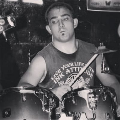 Golfo y Romantico de profesion y Batería del grupo de Metal Lies, Gulf and Romantic by profession and Drums group Metal Lies