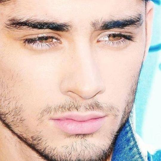 Me gusta ONE DIRECTION y qe!!!!!! pero el qe mas me gusta es ZAYN.I love you  :p