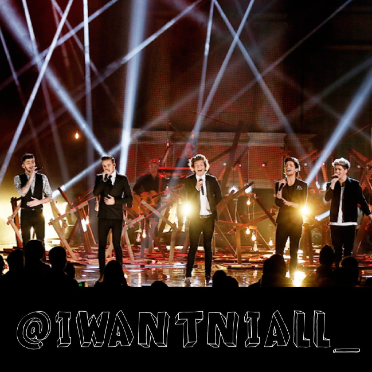 Hi, this account is about 1D news :) Met 1D on 4.25.14 ☻ Daniaal(zayn'cousin) follow me 2.6.14.  
Anna (after' writer @imaginator1Dx) follow me 09.06.14