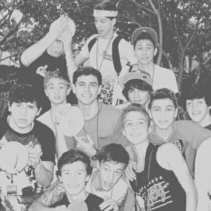 One direction - Magcon - The fam