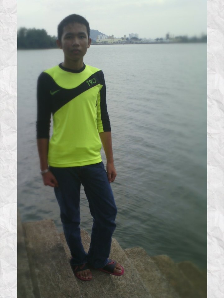 (: Adhwa . 16 . Terengganu . ILP Marang  ..                                                               FOLLOW Me , I FOLLOW You Back :)