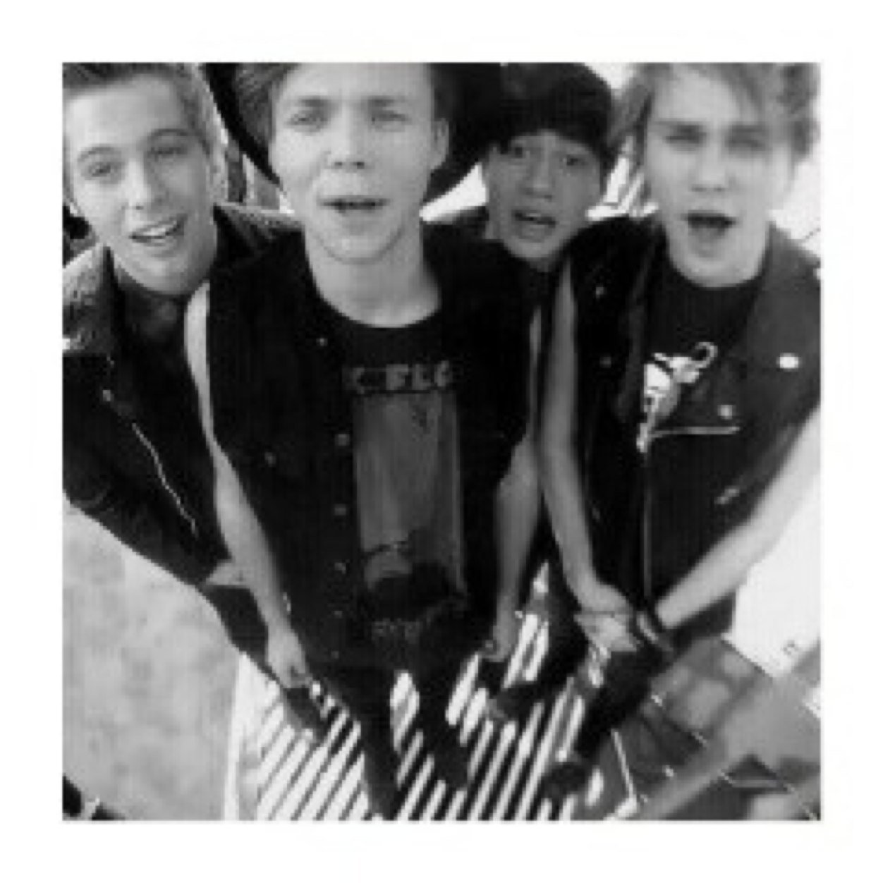 I GAVE YOU FREE FOLLOW (✿◠‿◠) NOW RT THIS THANK YOU