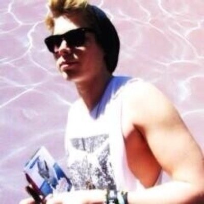 PLEASSSE FOLLOW @WantedHipster PLEASSSSSE AND I WILL LOVE YOU FOREVER ❤❤ YOU ARE PERFECT OKAYYY