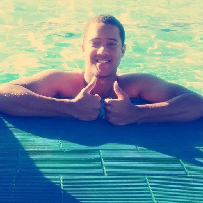 Sou apaixonado pela vida, familia, amigos e o meu amado Flamengo sou de peixes...Prefiro ser guiado pelo meu coração do que pela minha cabeça....