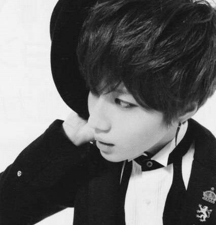 ㅡ I'm drowning in the thoughts of you.