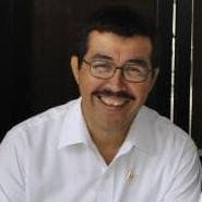 comprometido con las causas sociales donde la educacion es el medio de logro personal y la honestidad una forma de vida.