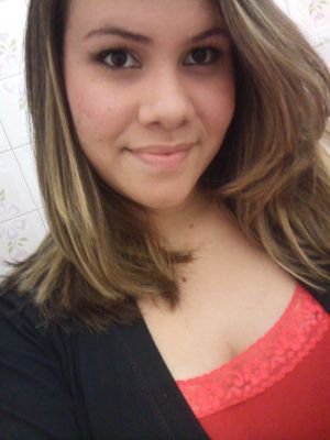 Eu sou feita de sonhos interrompidos
detalhes despercebidos,amores mal resolvidos.