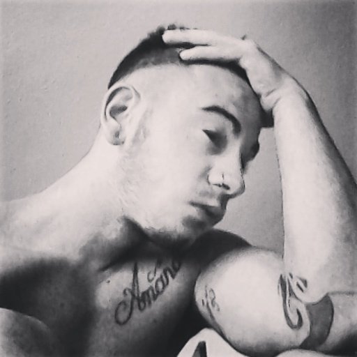 poderoso de mis pensamiento realista i formal en la forma de ver las cosas critico mis errores para mejorar como persona :) asi soi yo simple pero no perfecto