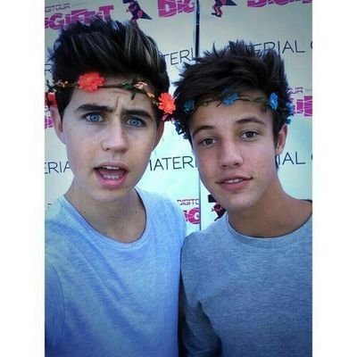 @yumdallxs gave you this follow please follow her she follows back ♡♡