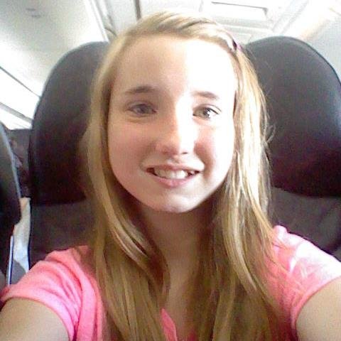 Hey!! I made this twitter for my youtube but I'm just a regular girl :) I love singing ♥ And I love my friends ♥ Like @Brook she's awesome!! thx! ~Xoxo~ ♥