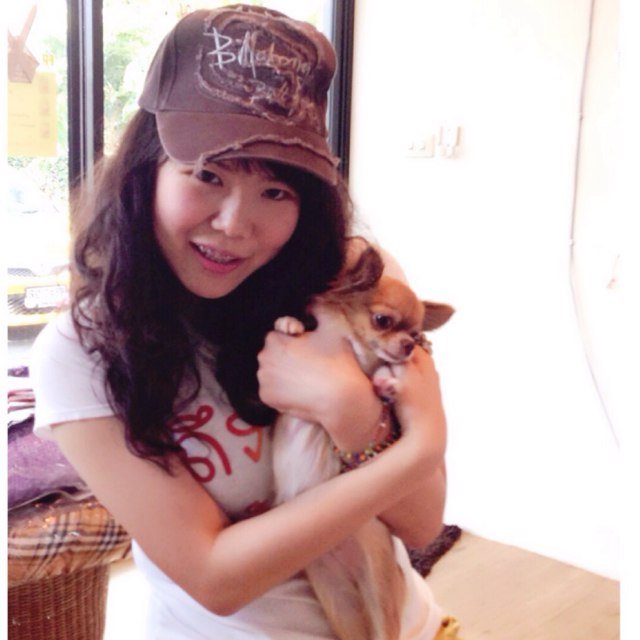 I'm just a lovely girl who likes to chat, eat, sleep Zzz and, of course, Shopping!!!!!