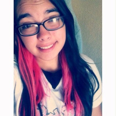 You all are beautiful never let anyone tell you other wise c: ❤️ bands & food /5
