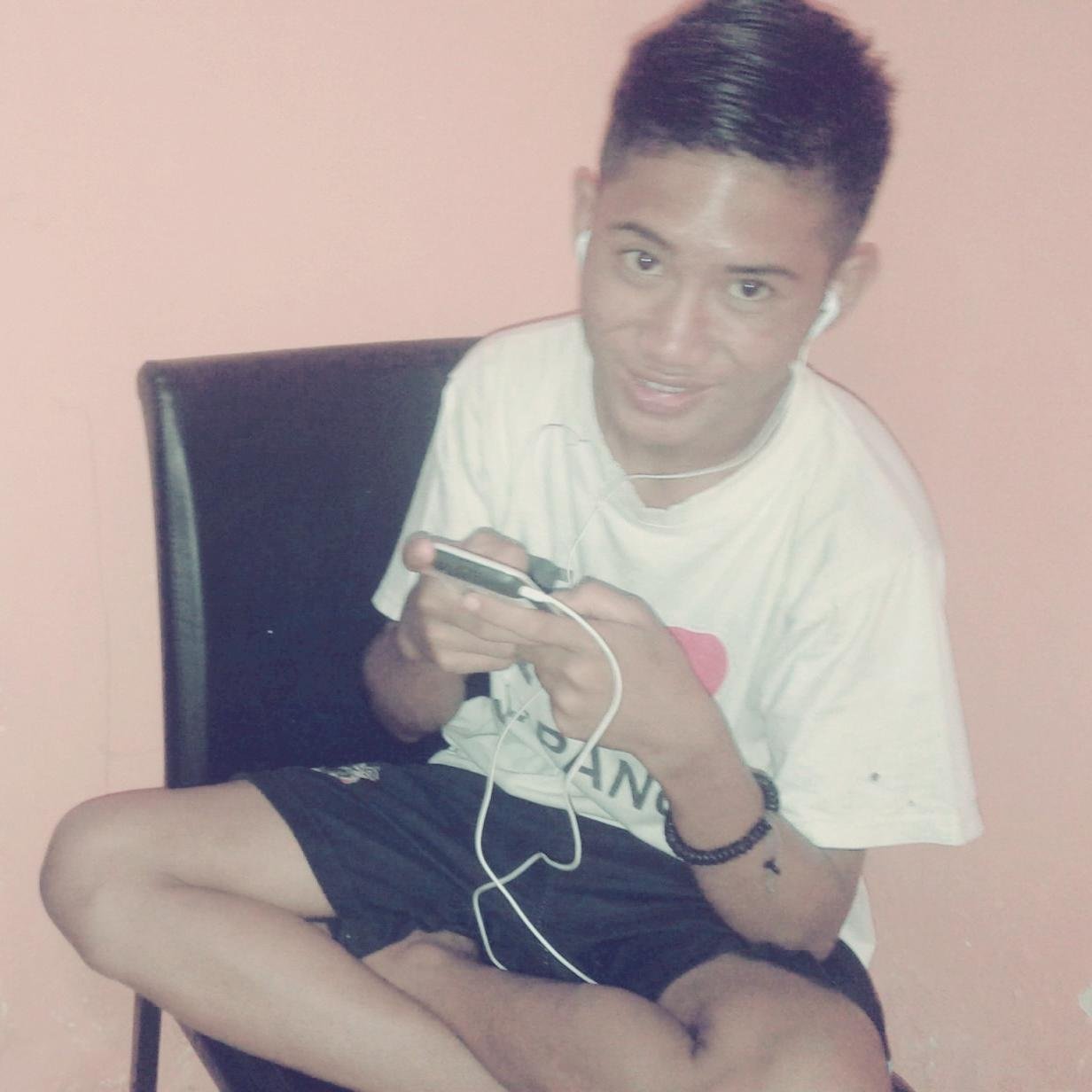 FandySaputra21's profile picture. sukses tidak detang begitu saja, tapi sukses bisa kita raih dengan berusaha & berdoa. serta menyingkirkan kata Putus asa.