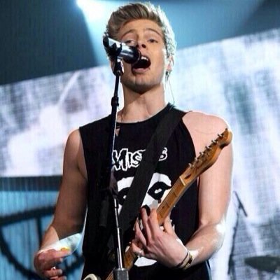 its gonna be okay we can make it through this together luke is growing up but he still loves you and cares about you. love, @narryyodel
