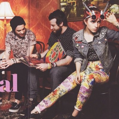 17y.o girl , i'm a big fan of #paramore