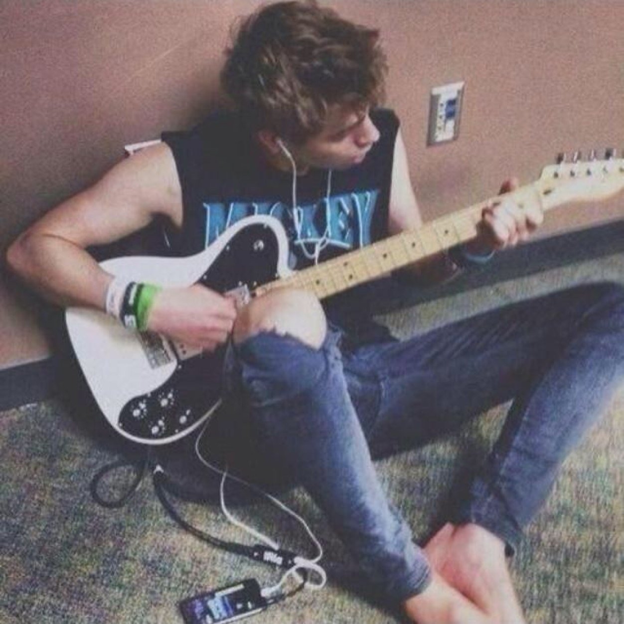 Go follow @TheyreBands , she gave you this follow